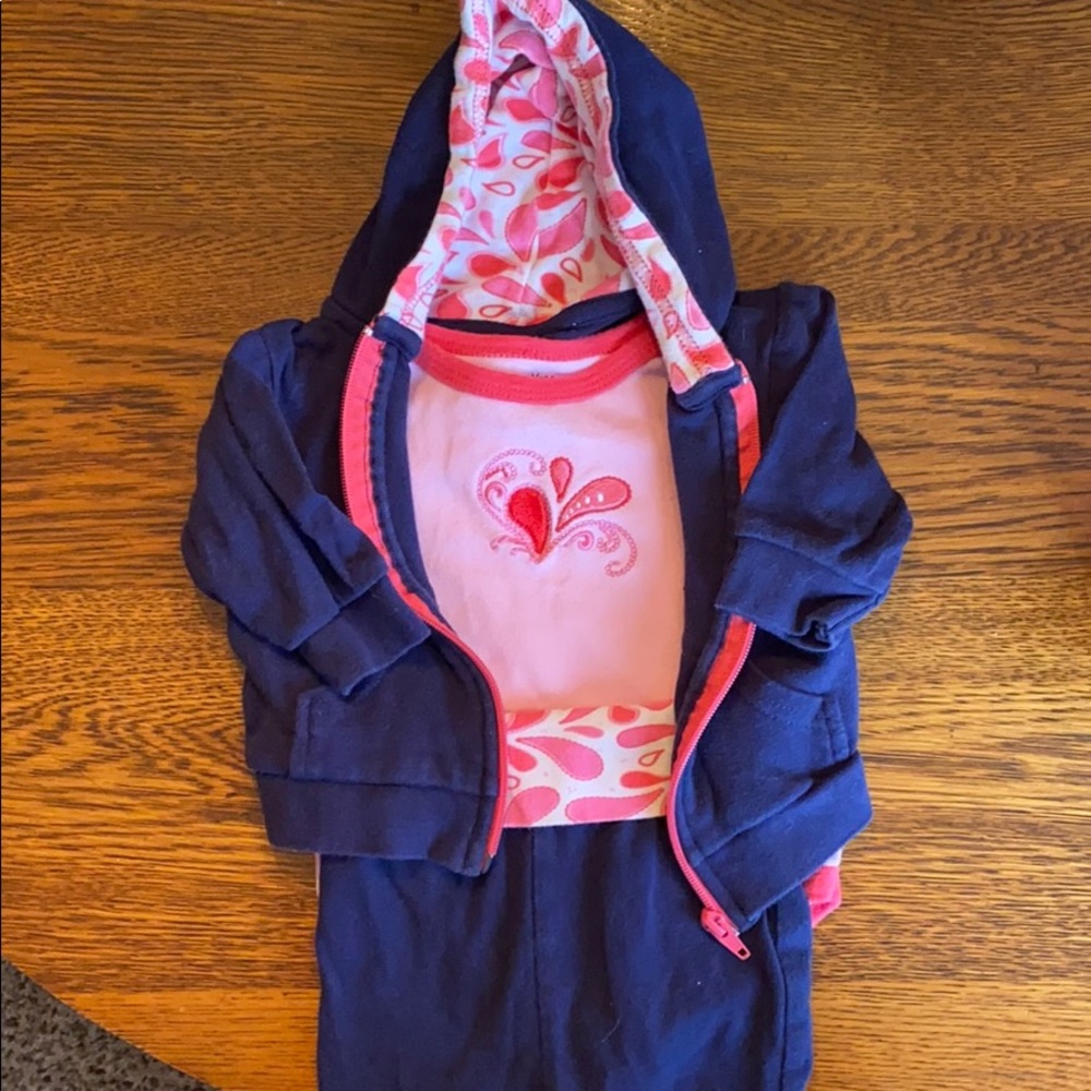 Yoga Sprout 3 piece paisley outfit 6-9 mos
